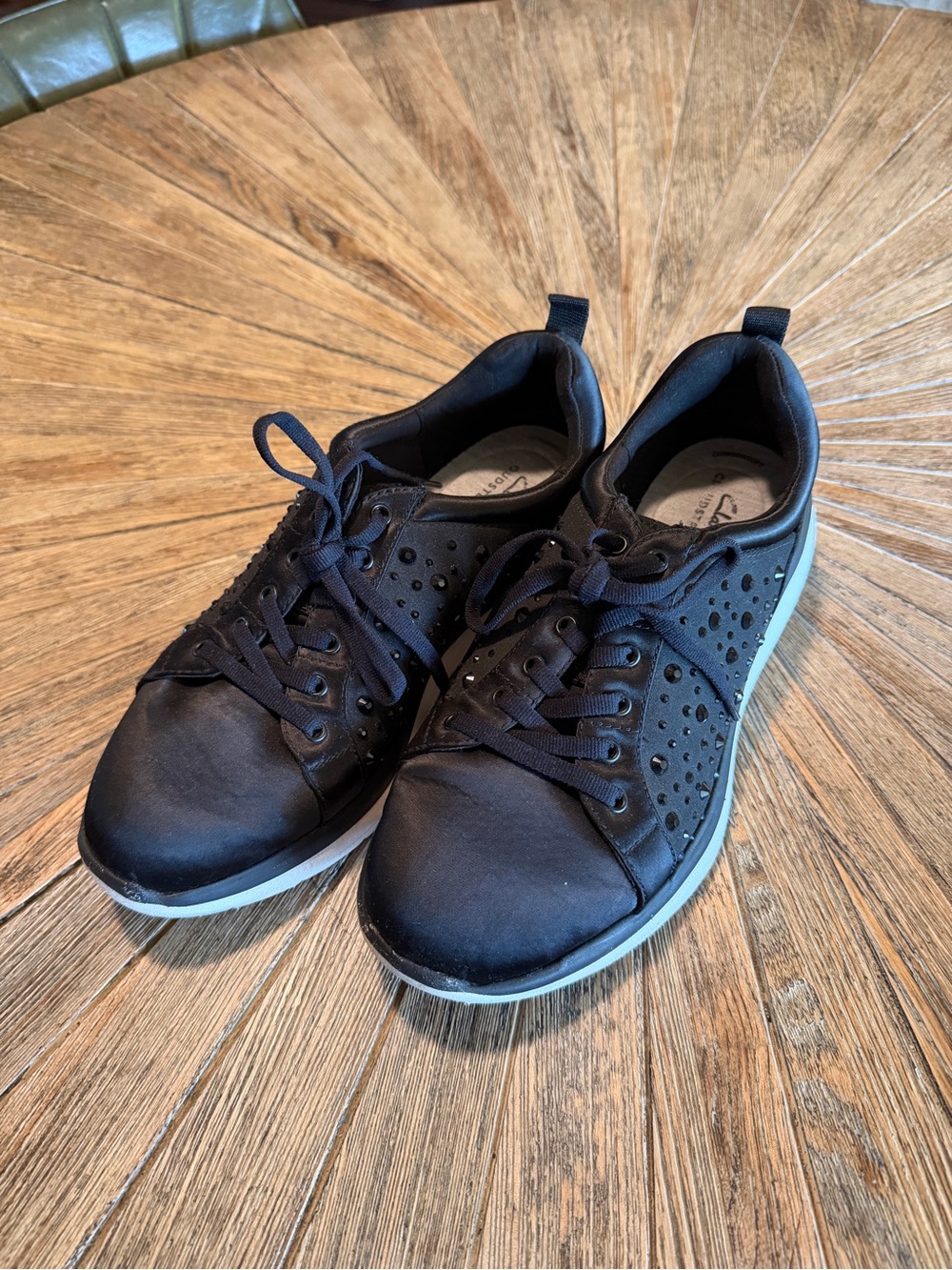 Clarks Women’s 8.5 Black Leather Rhinestone Embellished Lace Up Dance Sneakers